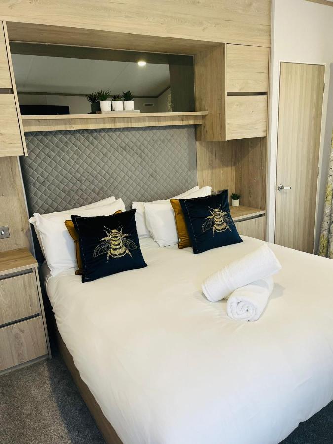 Honey Bee Lodge With Hot Tub يورك المظهر الخارجي الصورة