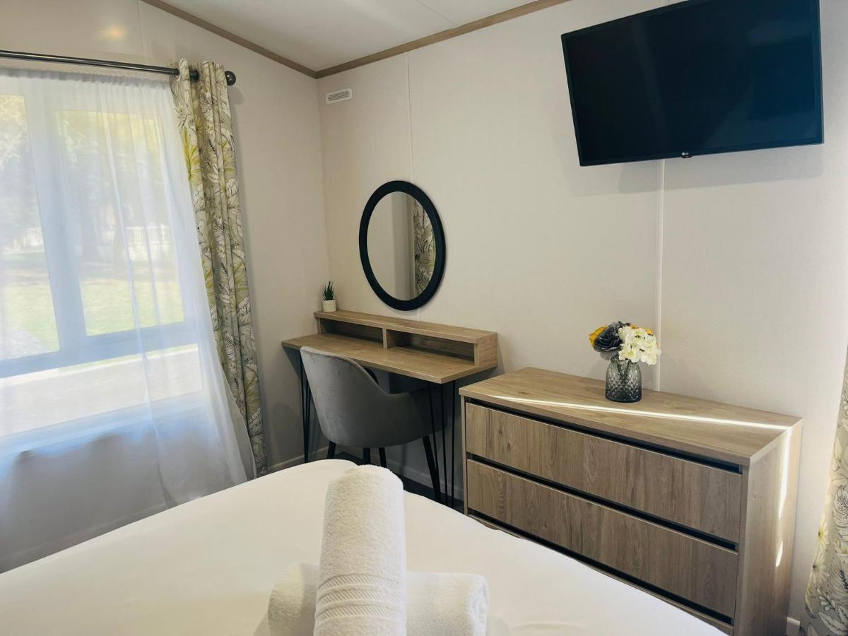Honey Bee Lodge With Hot Tub يورك المظهر الخارجي الصورة